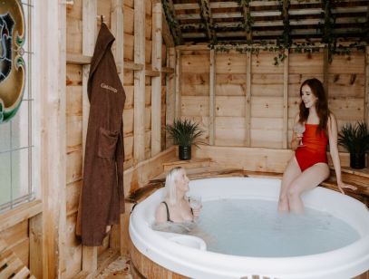 Outdoor Hot Tub | Two Bedroom Shepherd's Hut