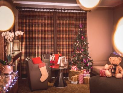 Deluxe Bedroom | Christmas