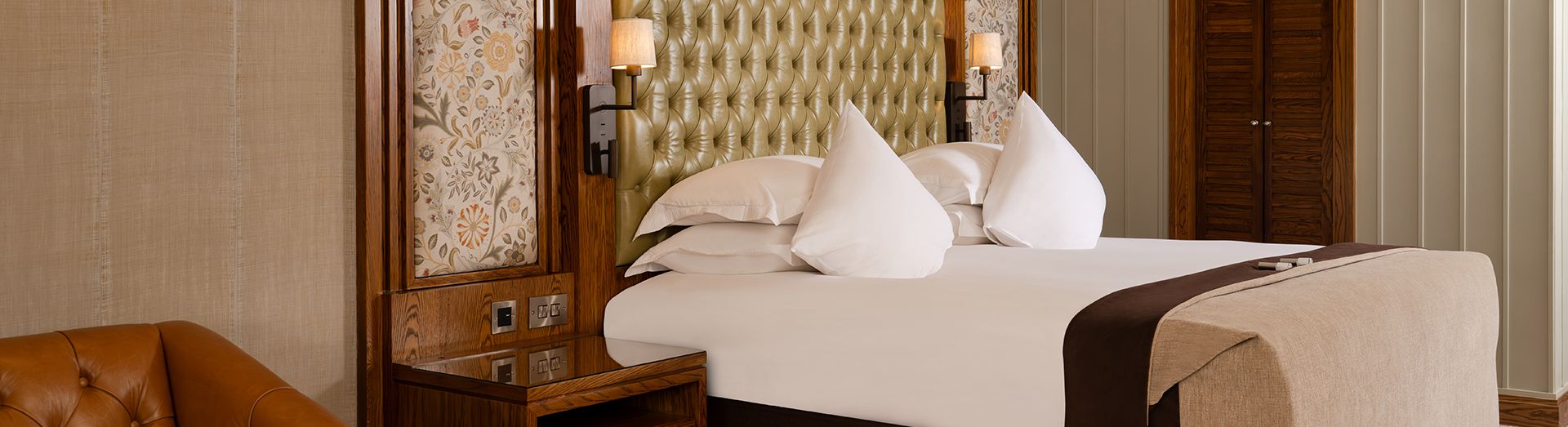 Junior-Suite-Hot-Tub-Bed-Desktop