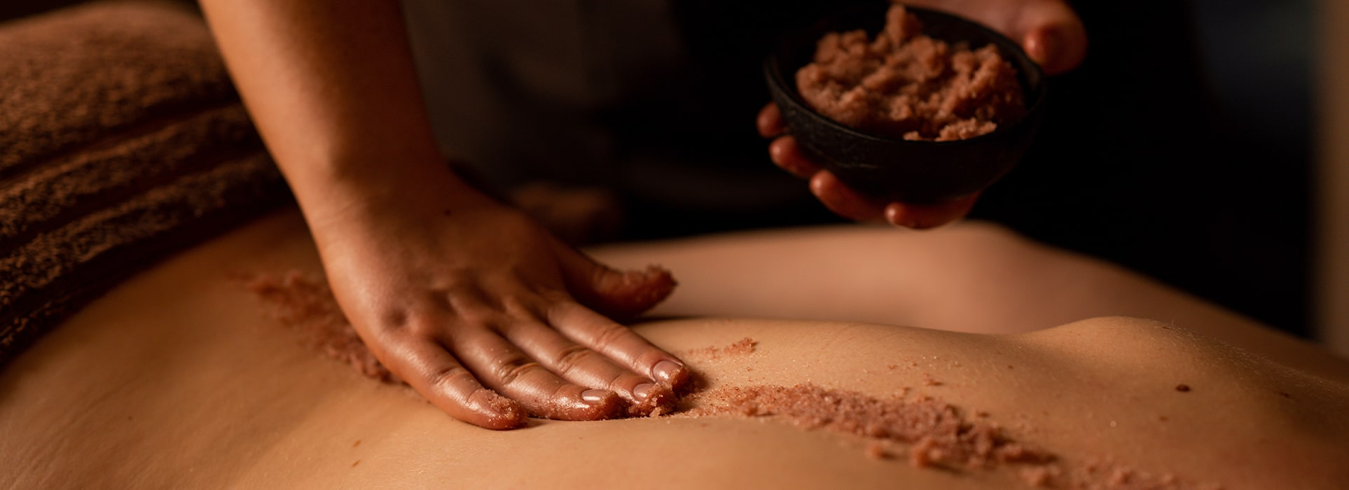 Residents Treatment - 60 Minute Aroma Scrub & Wrap
